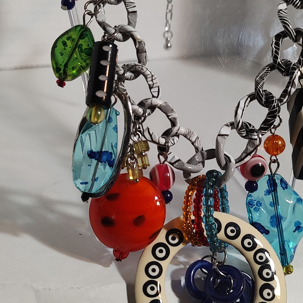 Multi colored statement necklace - Picture 12 of 13
